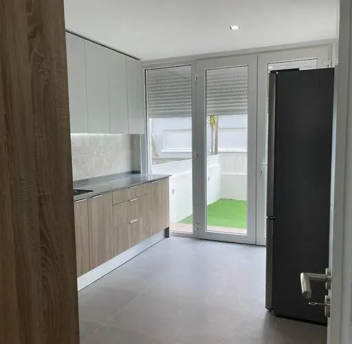 Lovely 2 Bedroom In South Lisbon Апартаменты