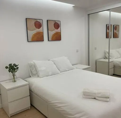 Lovely 2 Bedroom In South Lisbon Апартаменты Баррейру